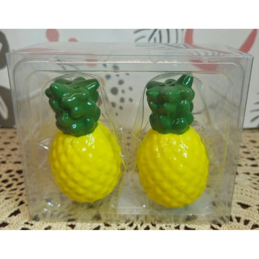NWT Ceramic Pineapple Salt & Pepper Shaker Set The Spring Shop